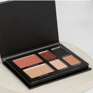Doucce Eyeshadow Palette, Illuminating highlighter + Blush On The Go NEW